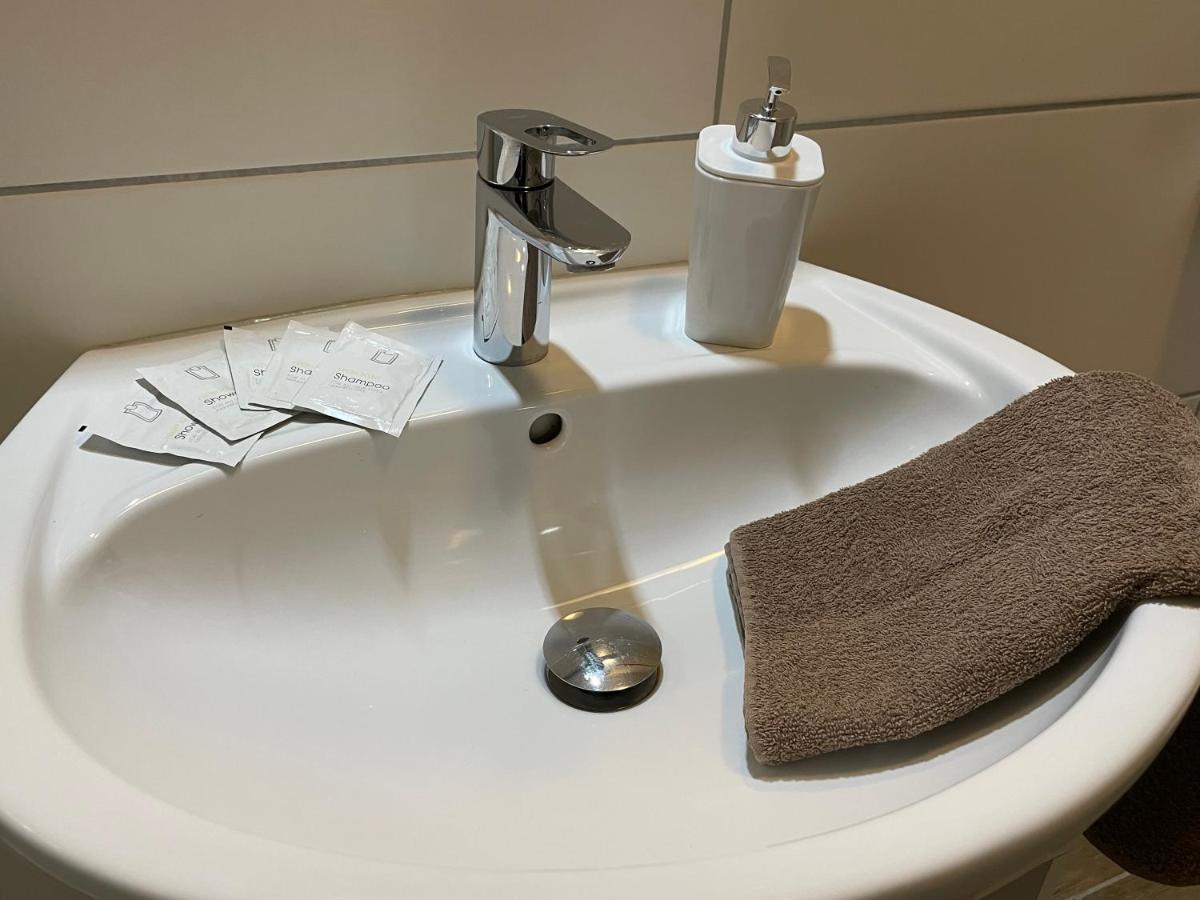Hotel Kolossos Duesseldorf - Neuss Bagian luar foto