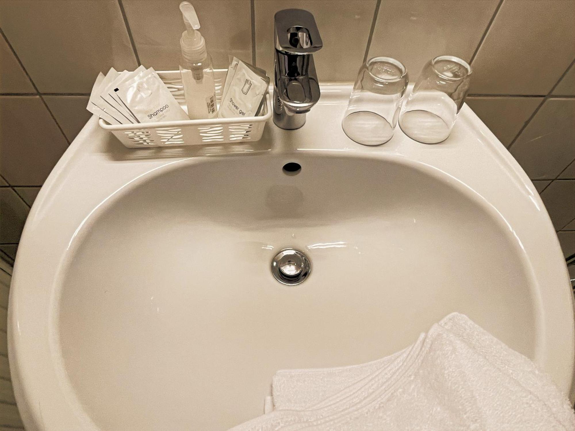 Hotel Kolossos Duesseldorf - Neuss Ruang foto