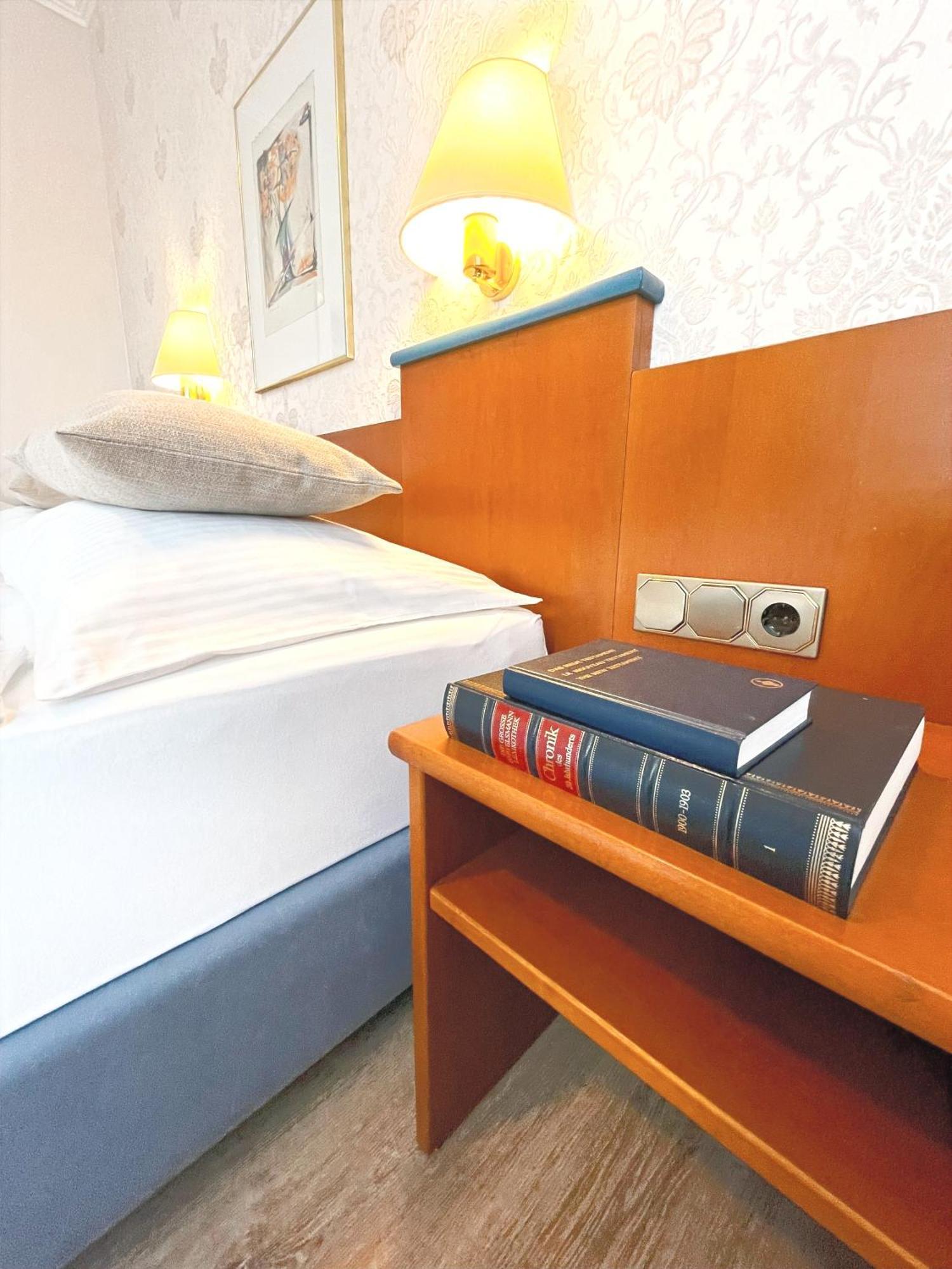 Hotel Kolossos Duesseldorf - Neuss Ruang foto