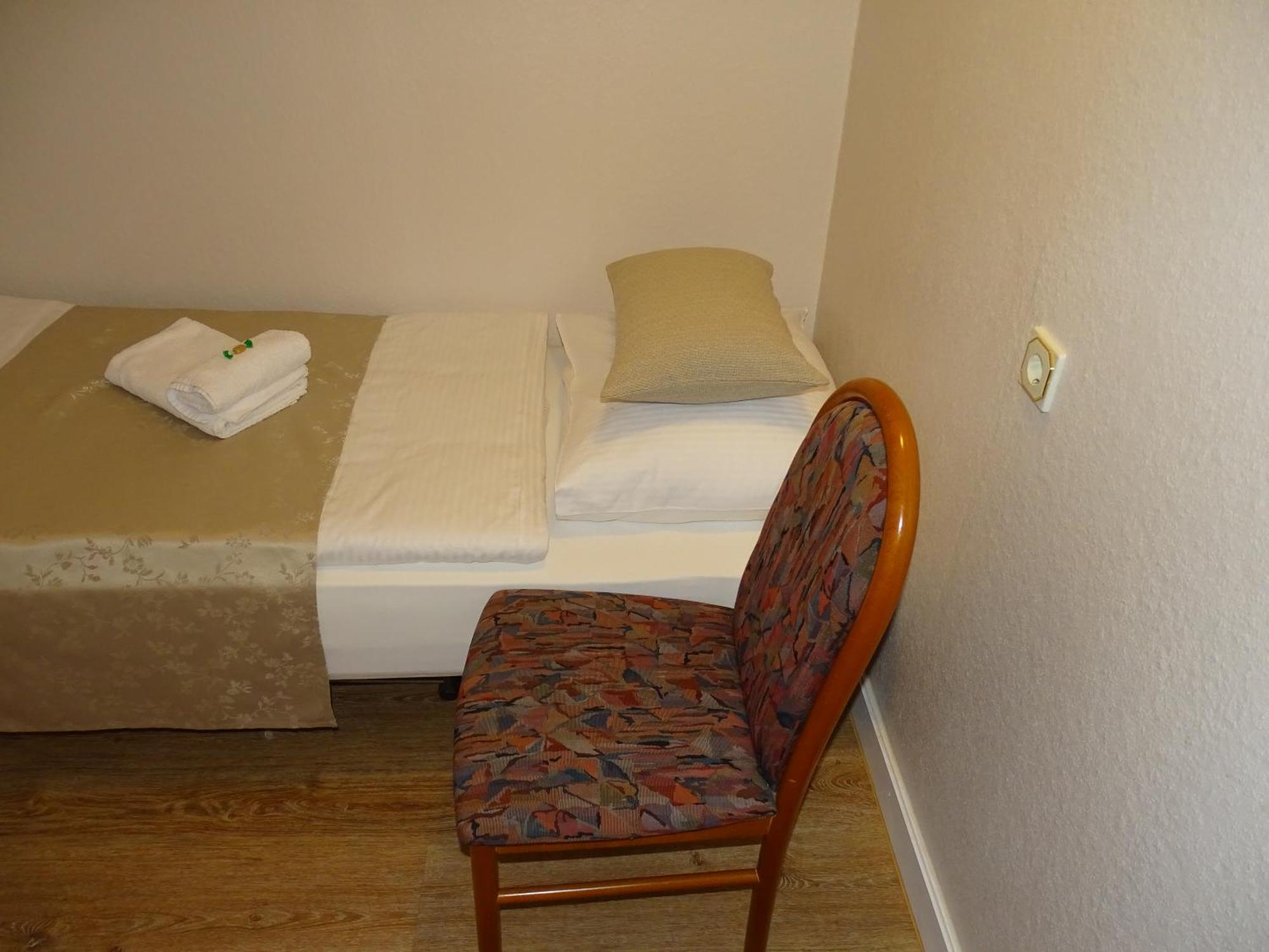 Hotel Kolossos Duesseldorf - Neuss Ruang foto