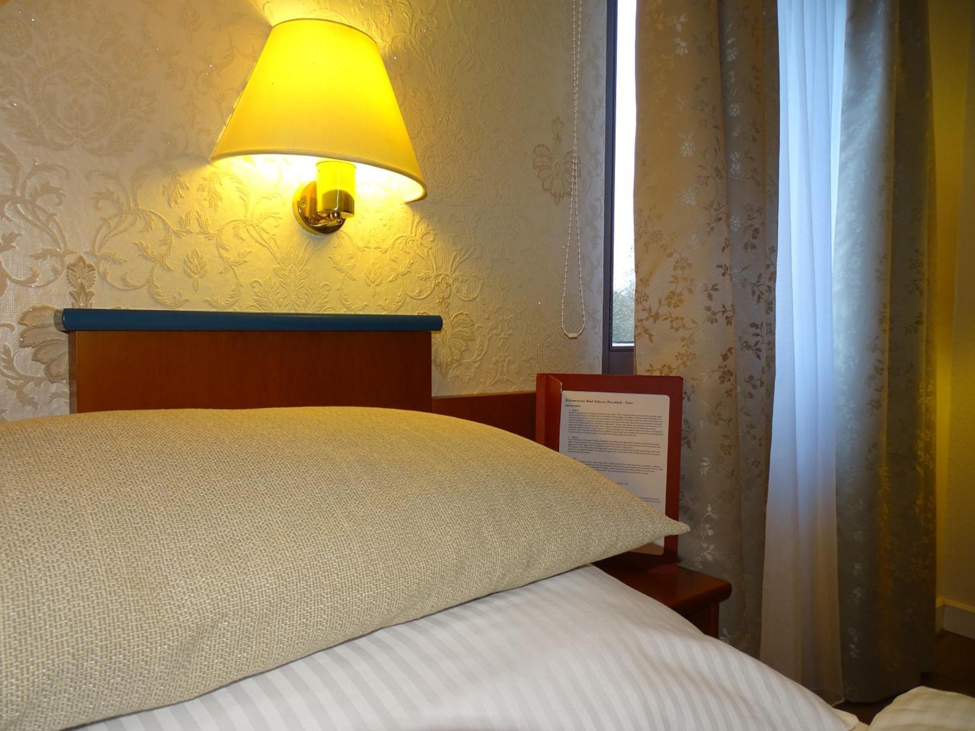 Hotel Kolossos Duesseldorf - Neuss Ruang foto